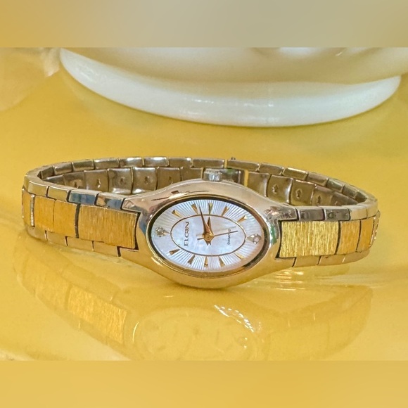 Vintage Elgin Diamond Quartz Two Tone Watch—Working - Picture 4 of 10